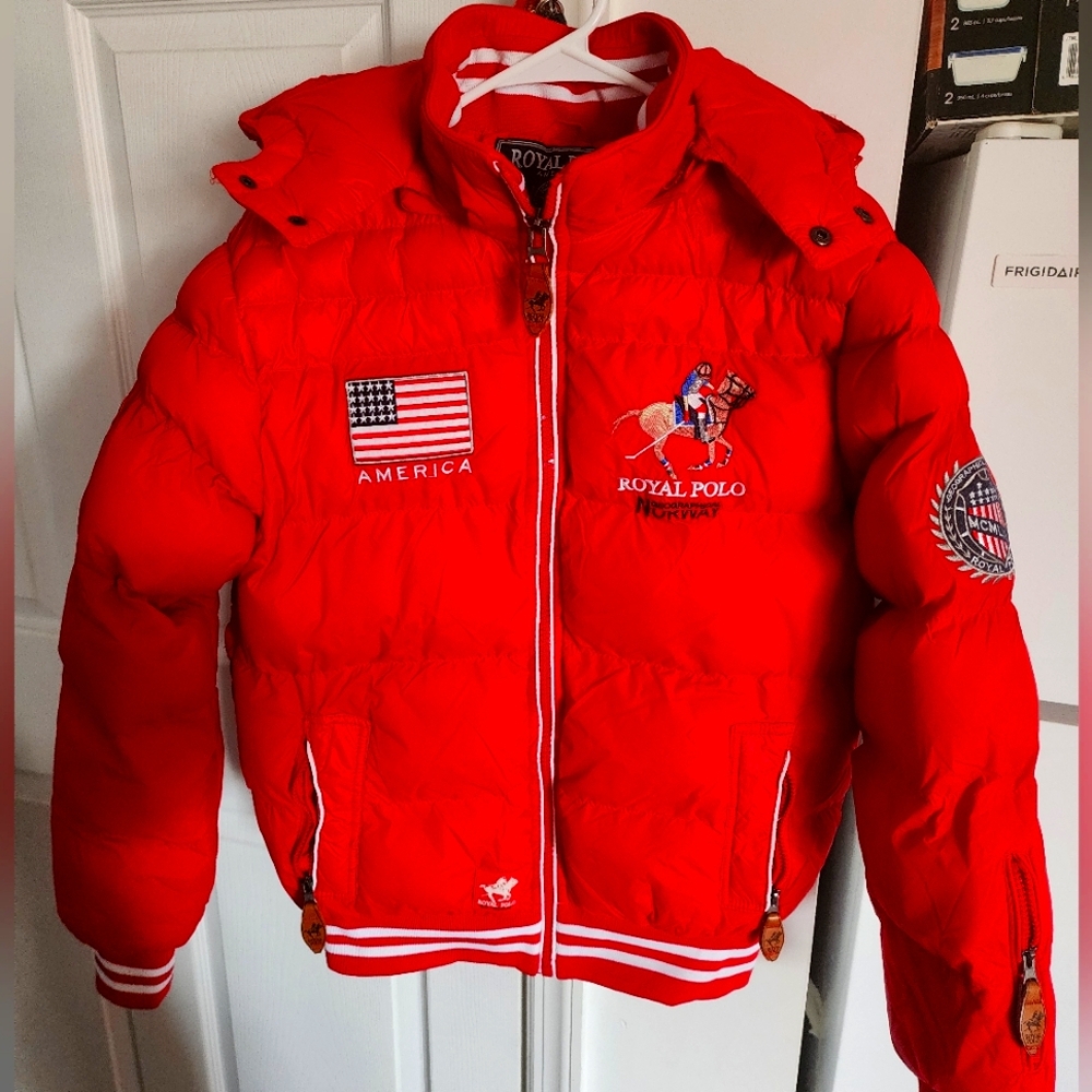 Geographical Norway Royal Polo Vibrant Red Puffer Jacket with Detachable Hood.